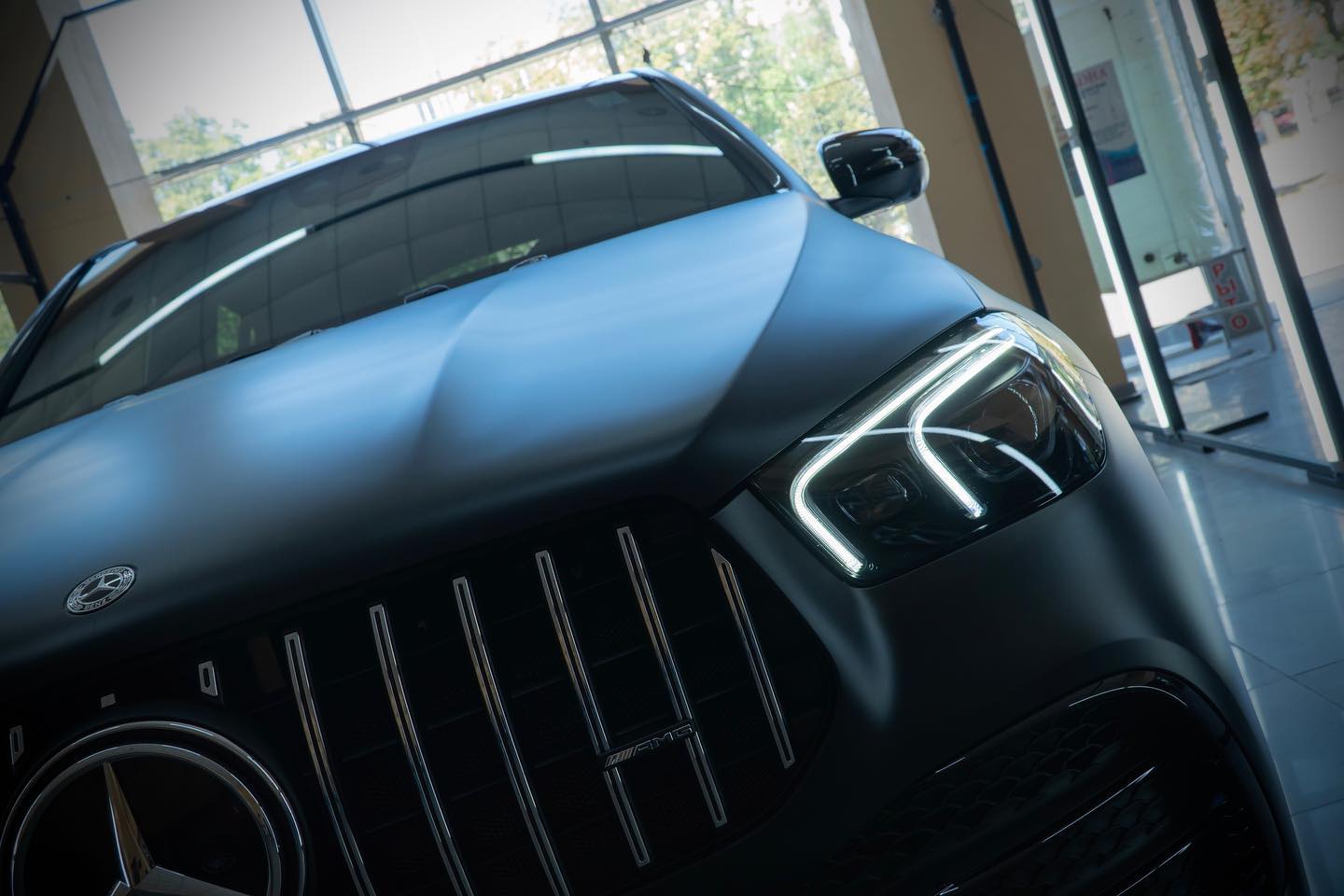 Передняя часть Mercedes-Benz с матовым покрытием
